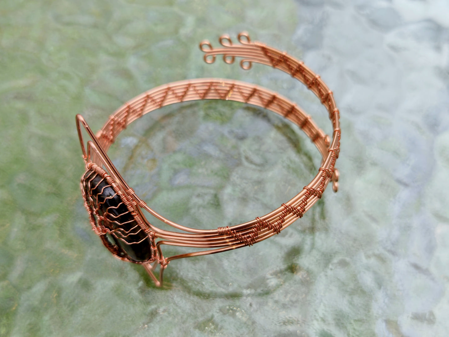 Tree arm ring with a labradorite gemstone