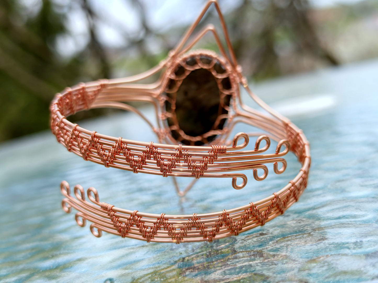 Tree arm ring with a labradorite gemstone