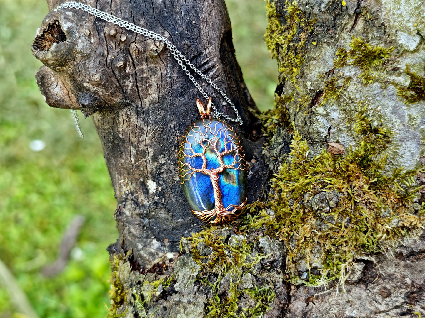 Tree pendant with a labradorite gemstone