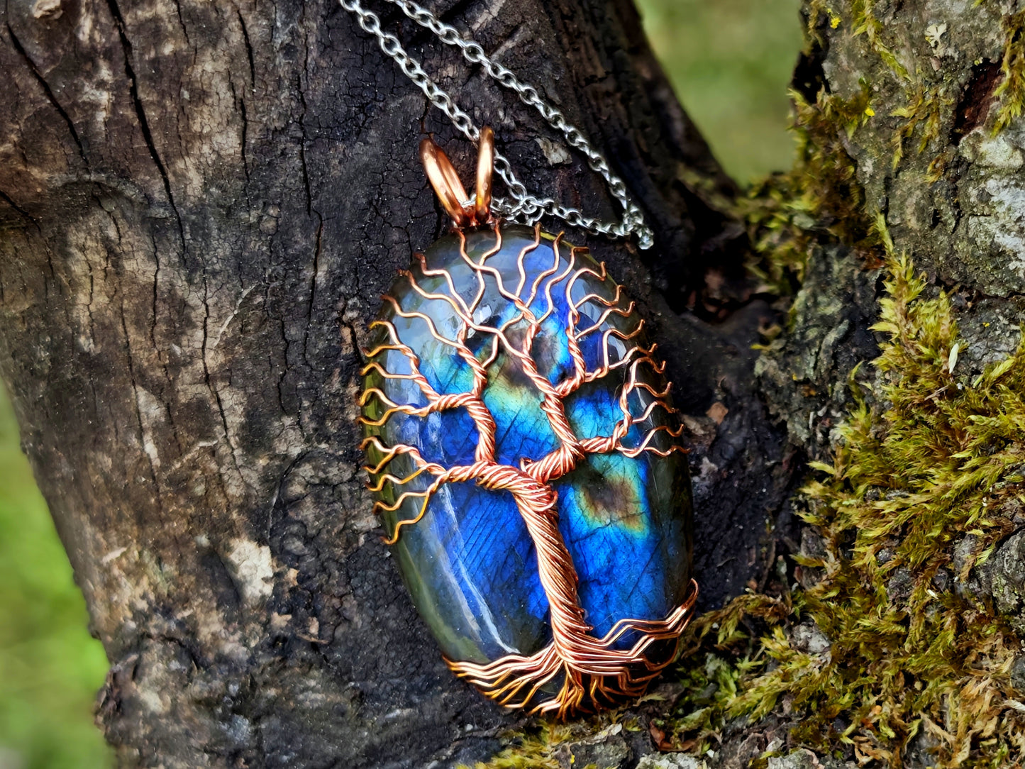 Tree pendant with a labradorite gemstone
