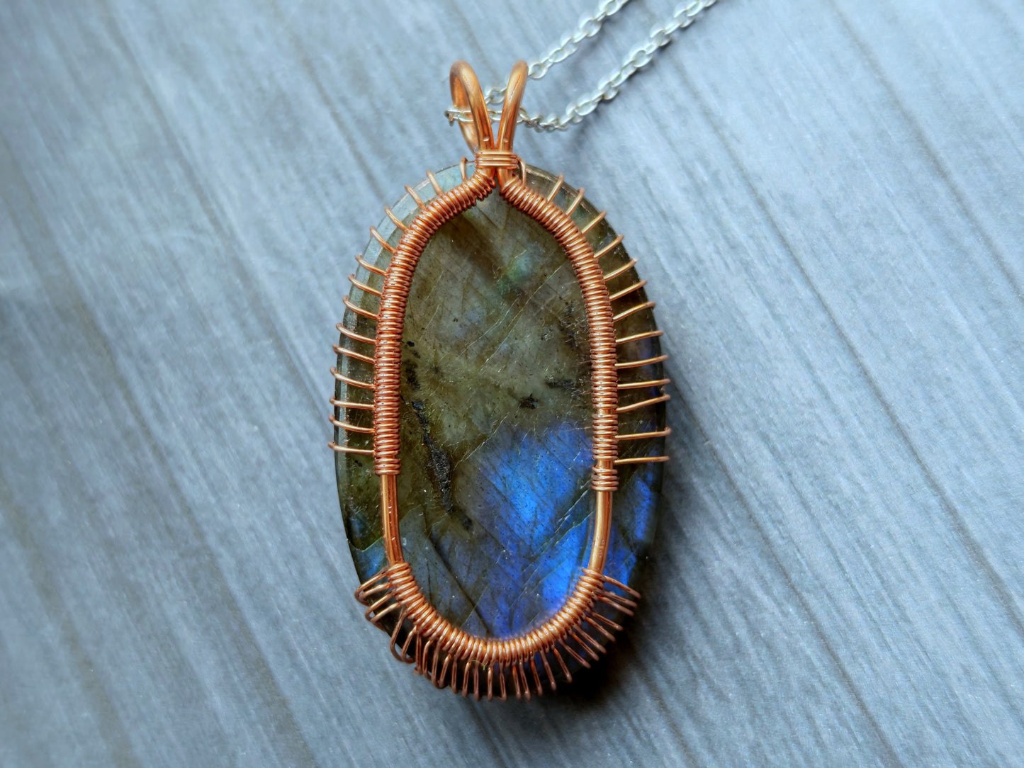 Tree pendant with a labradorite gemstone