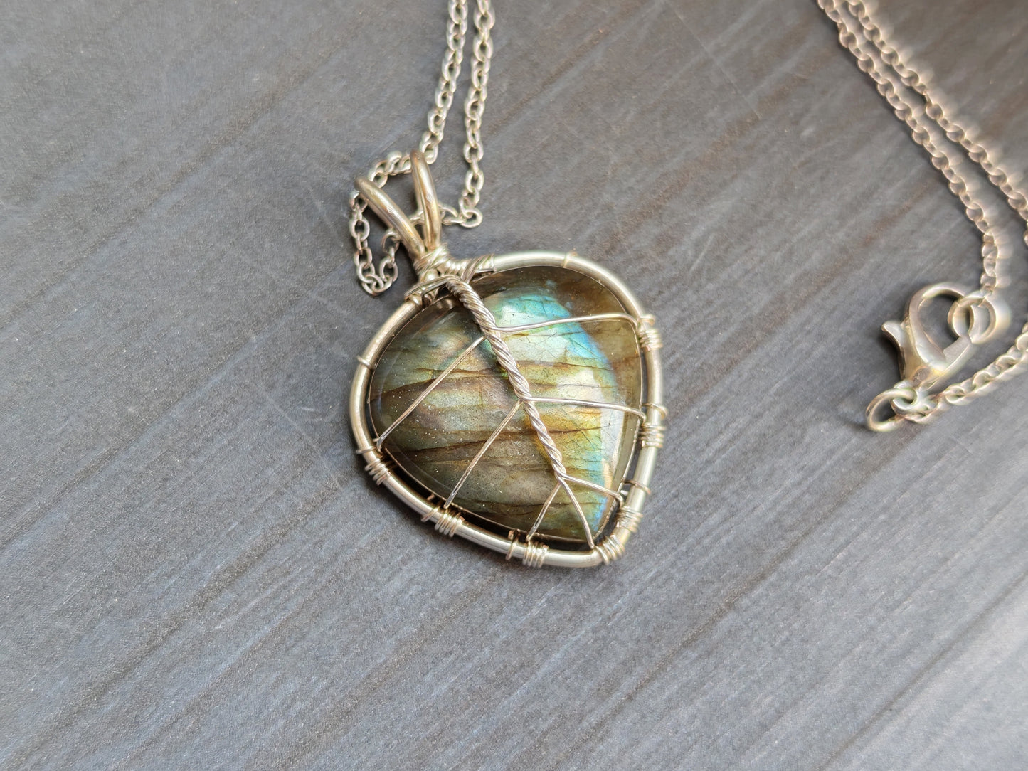 Leaf pendant with a labradorite gemstone
