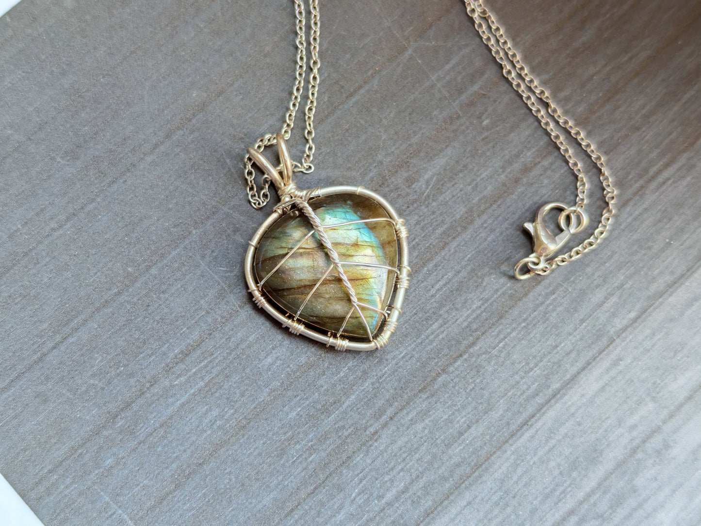 Leaf pendant with a labradorite gemstone