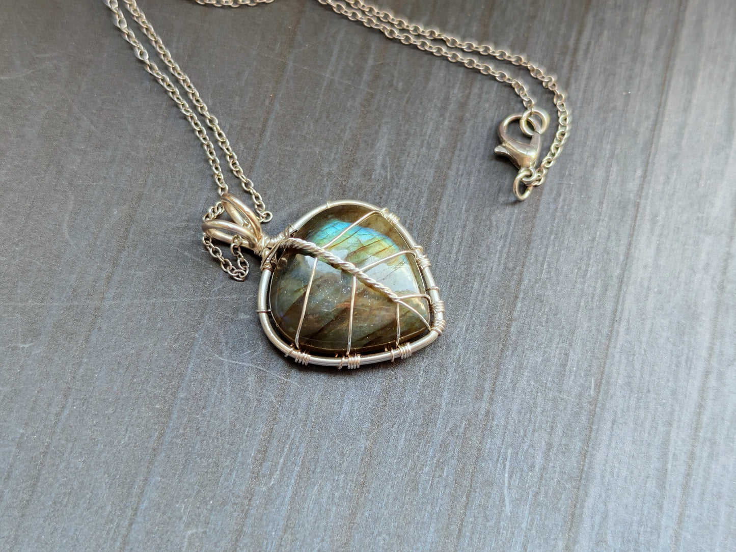 Leaf pendant with a labradorite gemstone