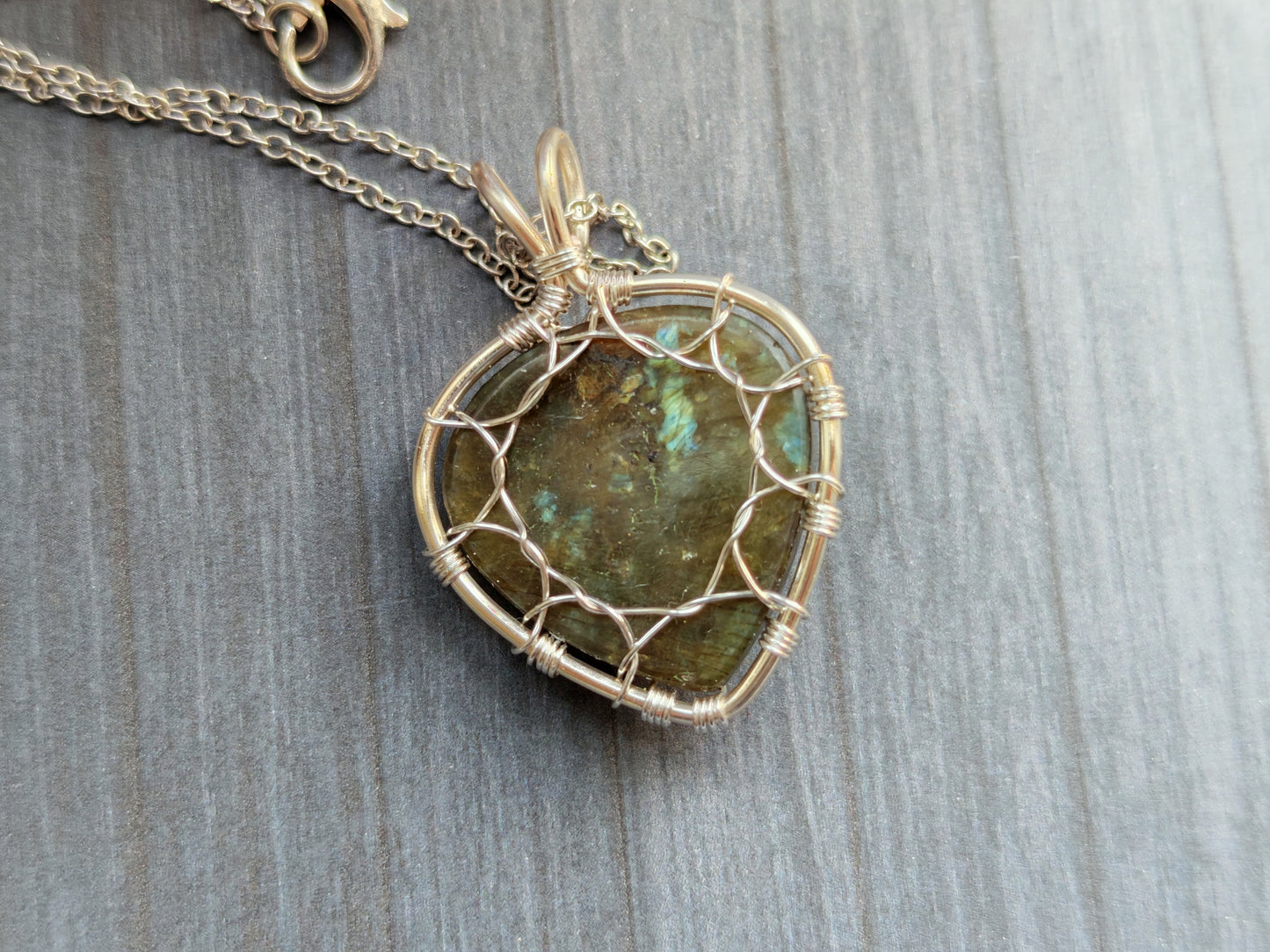 Leaf pendant with a labradorite gemstone