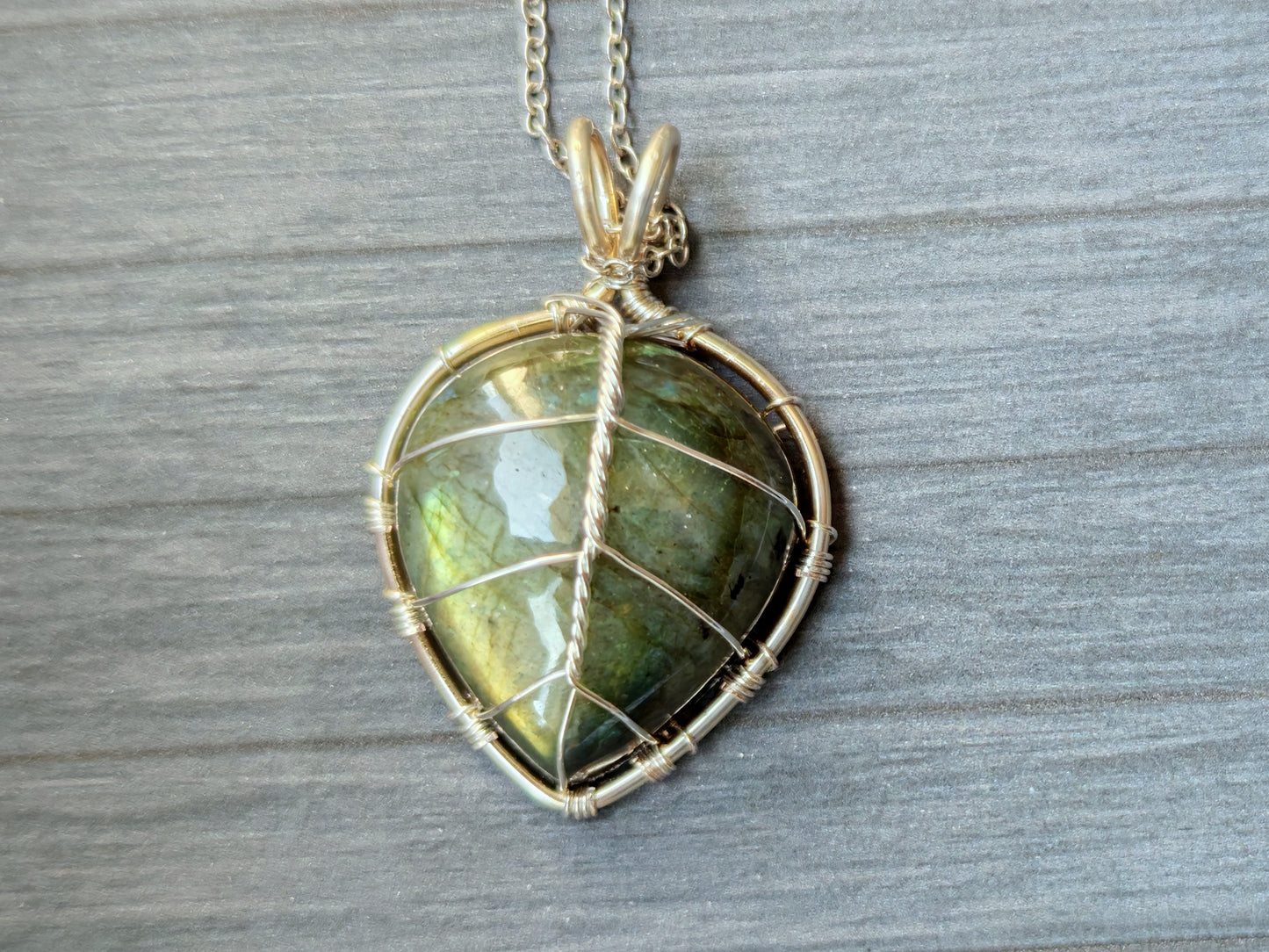 Leaf pendant with a labradorite gemstone