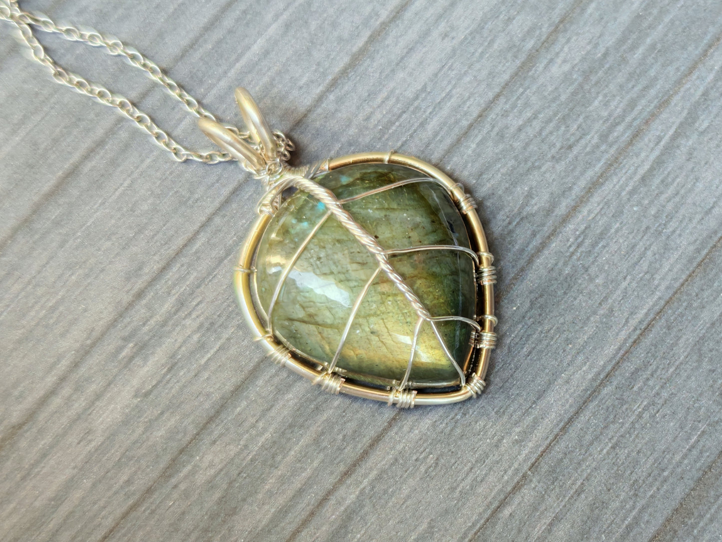 Leaf pendant with a labradorite gemstone