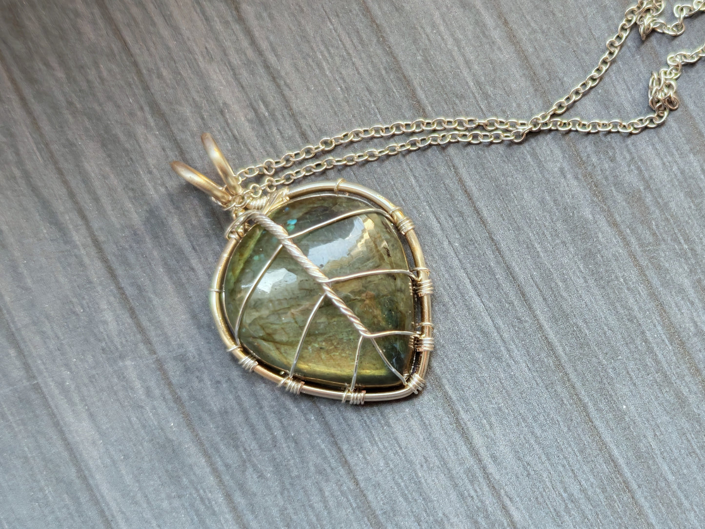 Leaf pendant with a labradorite gemstone