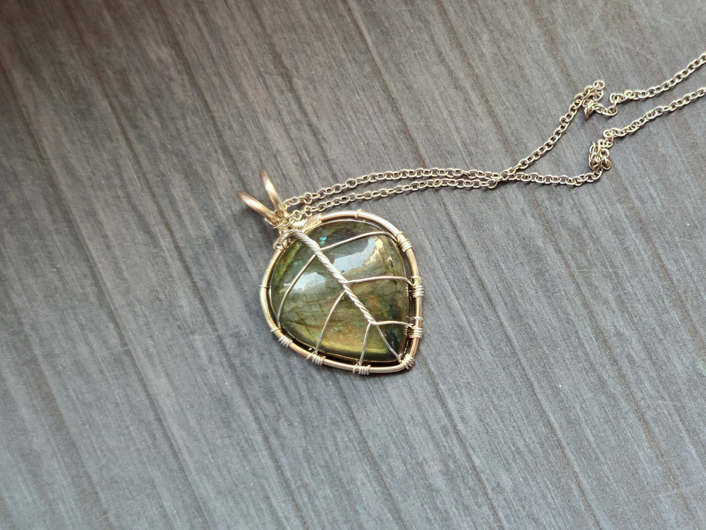 Leaf pendant with a labradorite gemstone