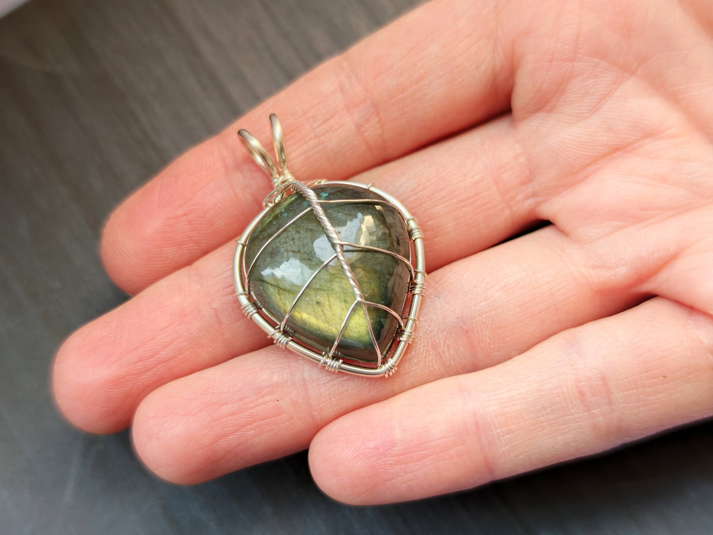 Leaf pendant with a labradorite gemstone