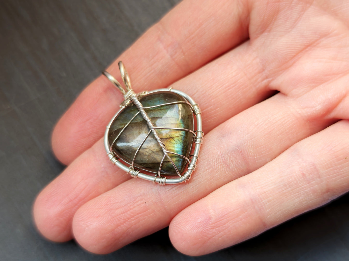 Leaf pendant with a labradorite gemstone