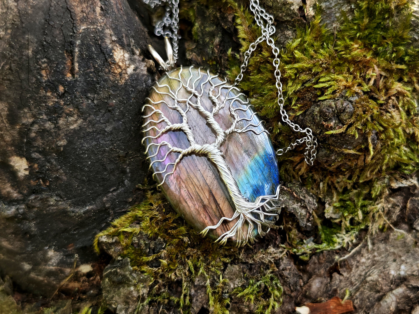 Tree pendant with a labradorite gemstone