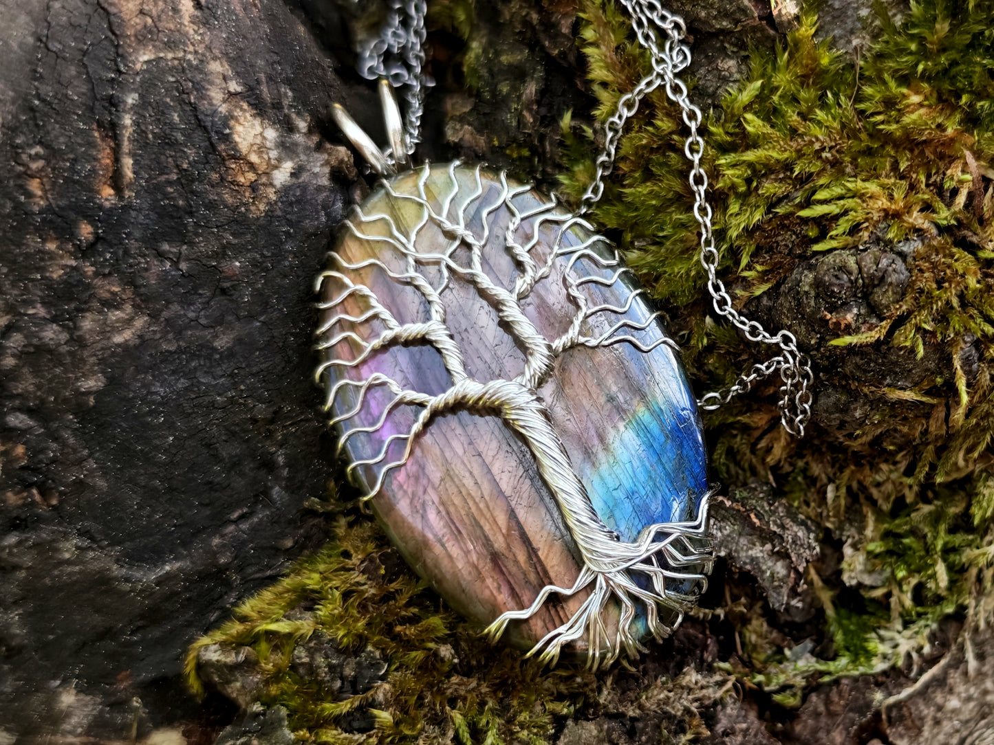 Tree pendant with a labradorite gemstone