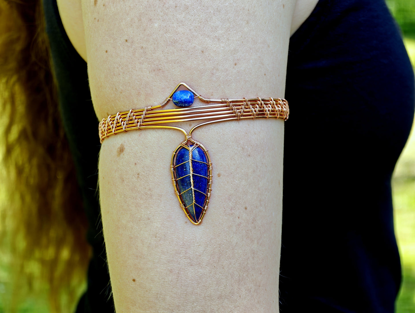 Leaf armband with lapis lazuli gemstones