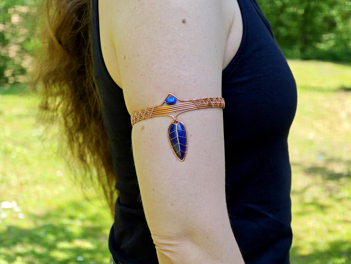 Leaf armband with lapis lazuli gemstones