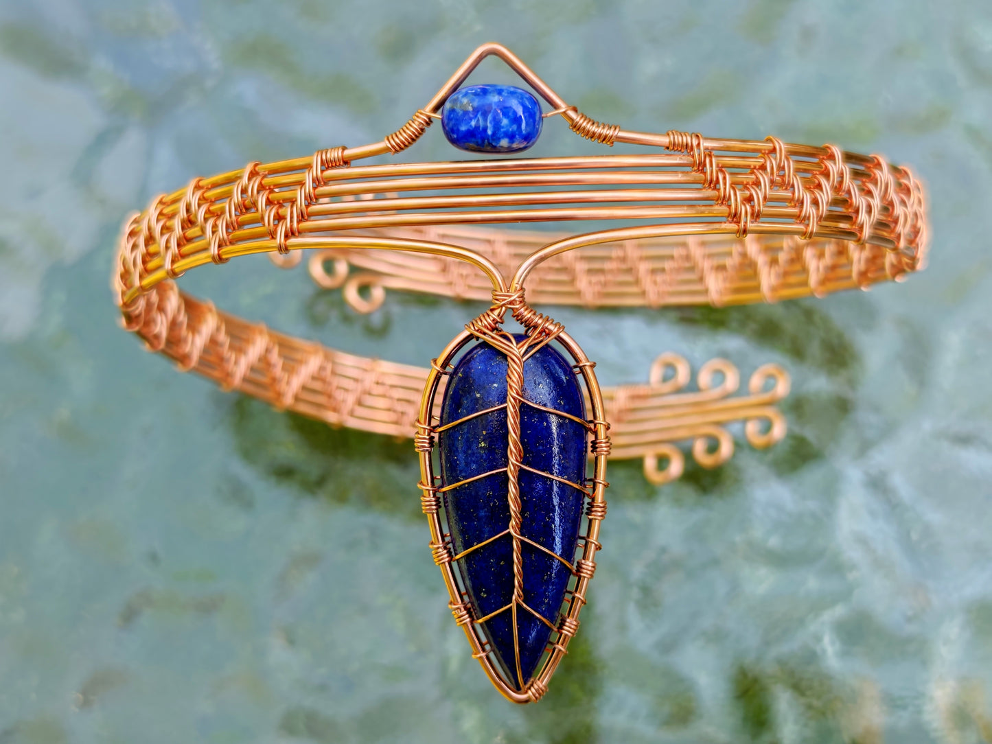 Leaf armband with lapis lazuli gemstones