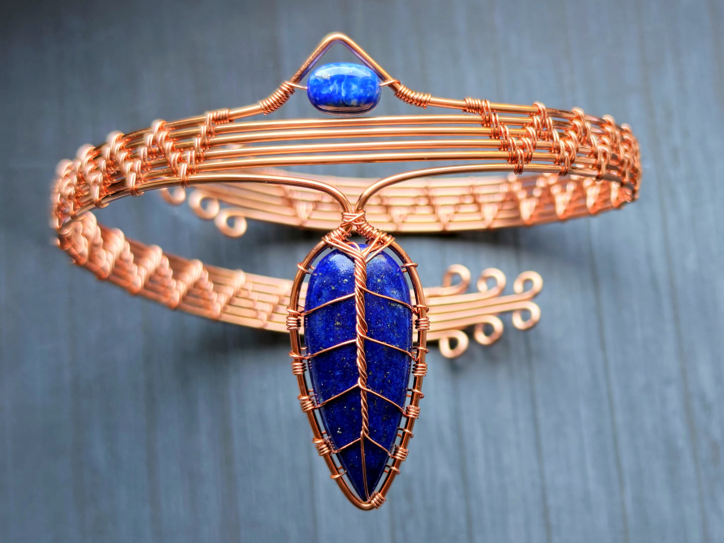 Leaf armband with lapis lazuli gemstones