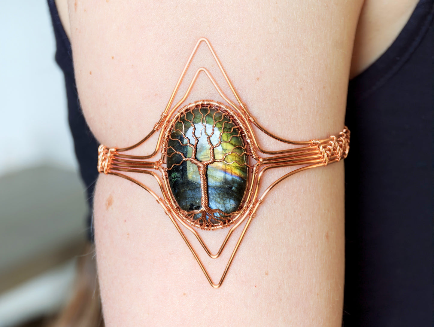 Tree arm ring with a labradorite gemstone