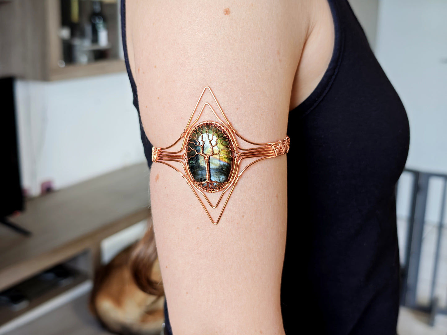 Tree arm ring with a labradorite gemstone