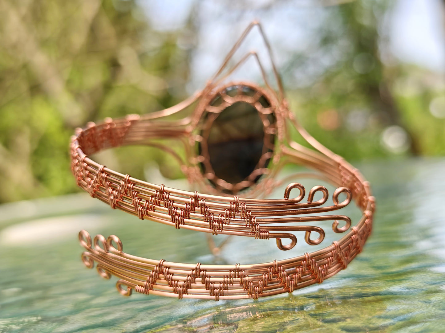 Tree arm ring with a labradorite gemstone