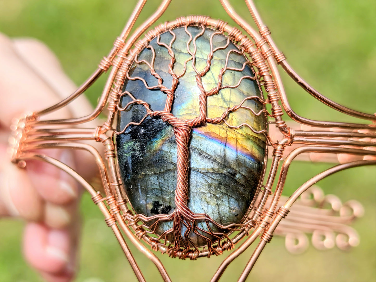 Tree arm ring with a labradorite gemstone