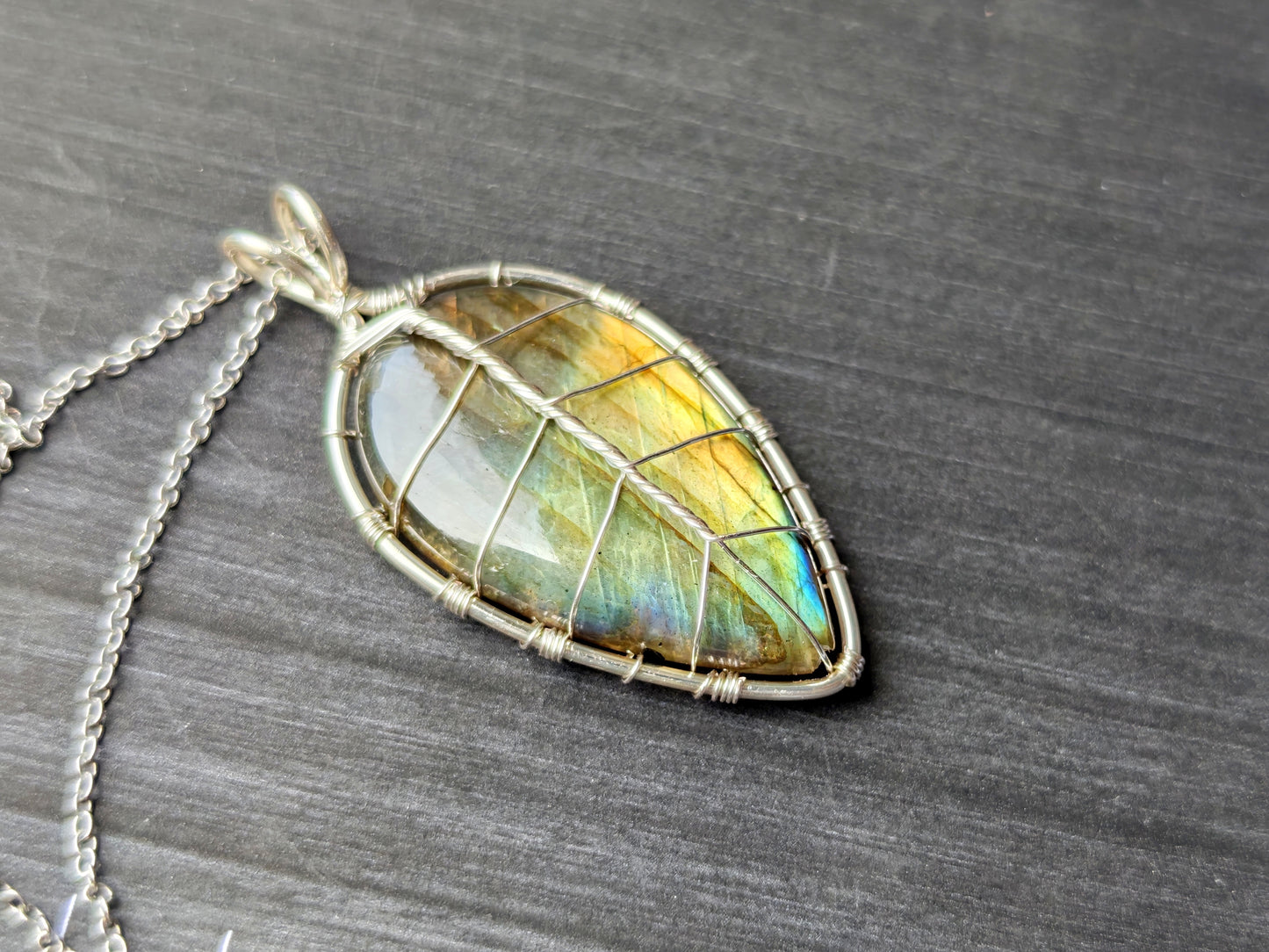 Leaf pendant with a labradorite gemstone