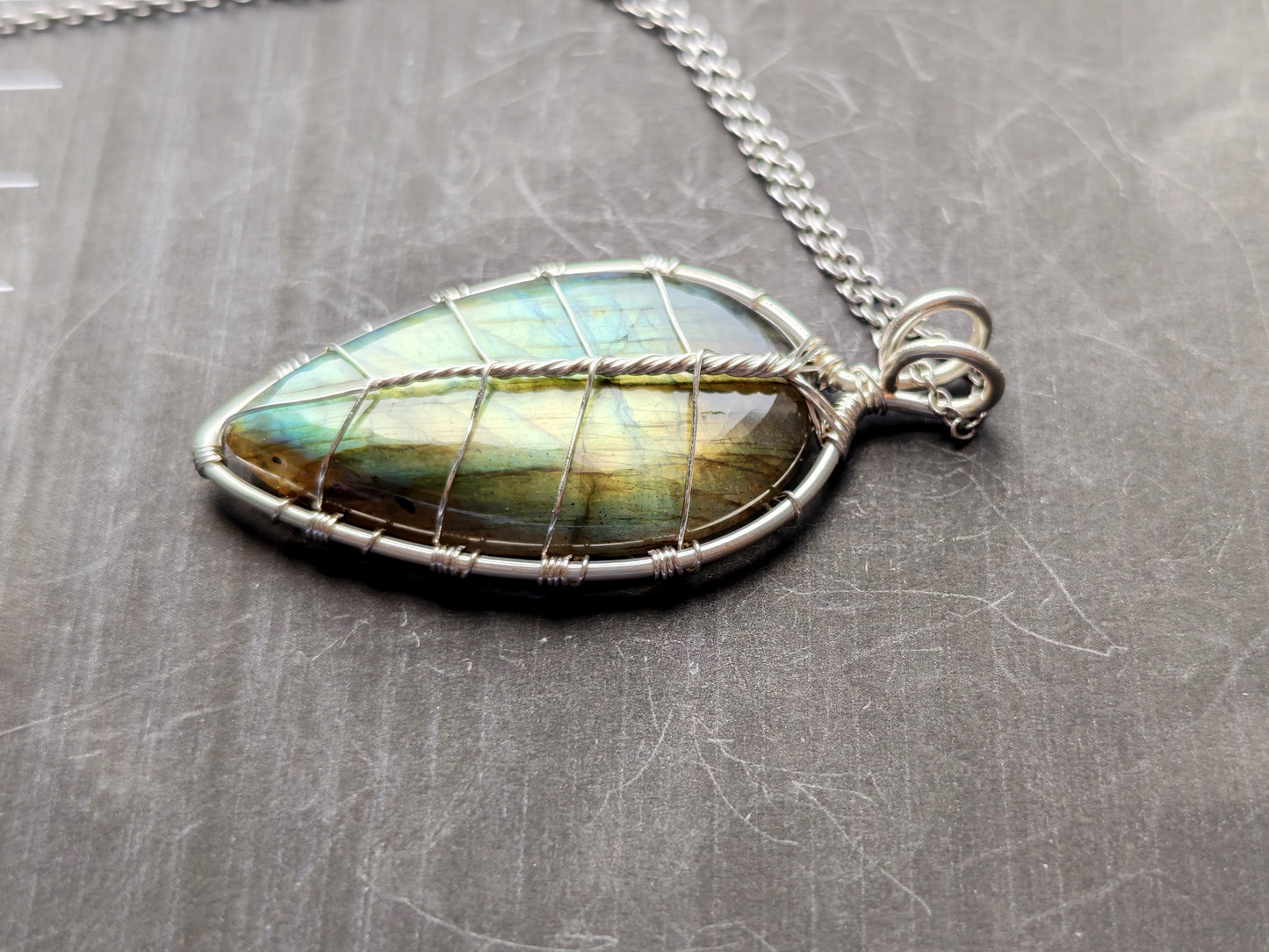 Leaf pendant with a labradorite gemstone