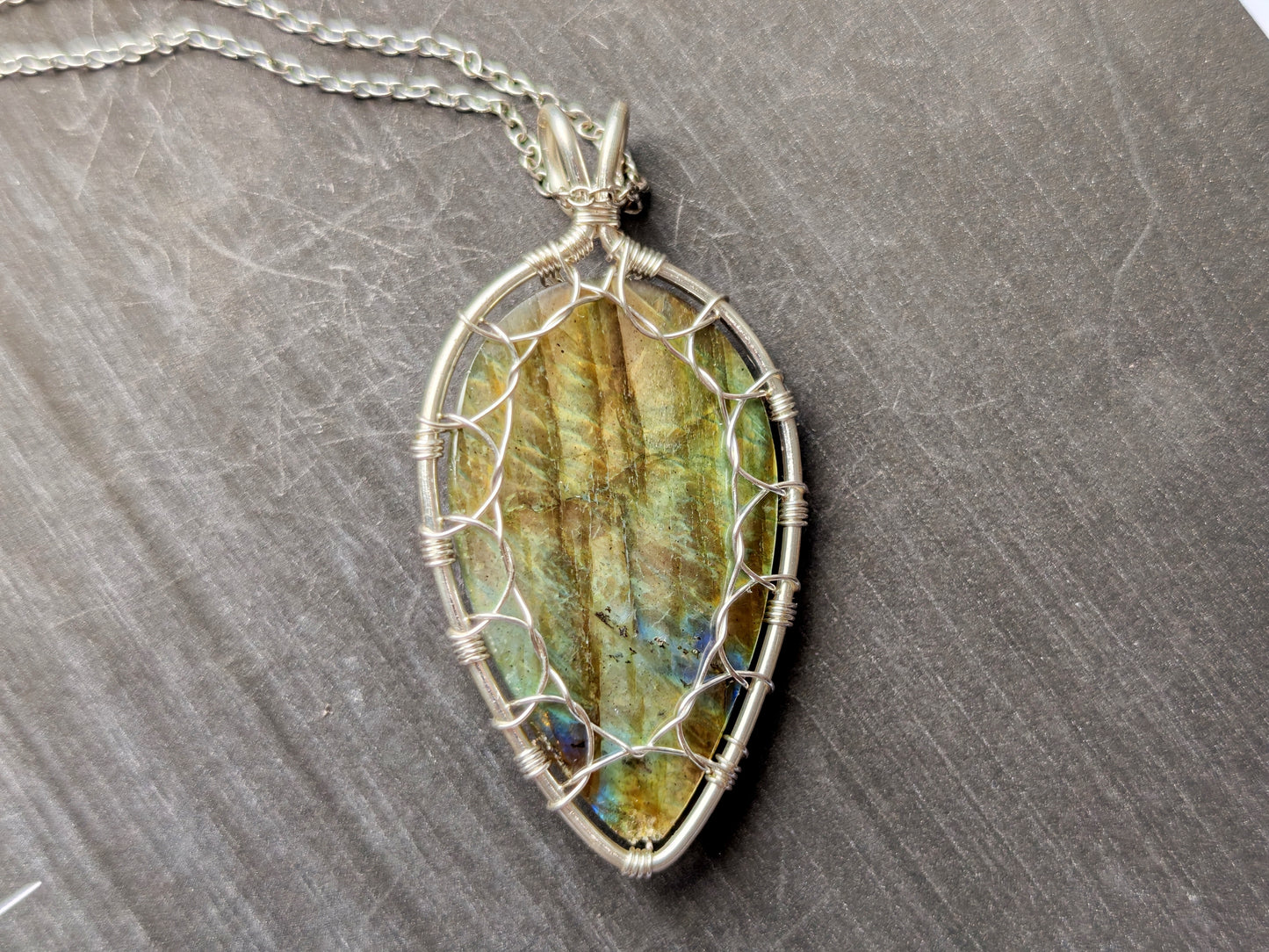 Leaf pendant with a labradorite gemstone