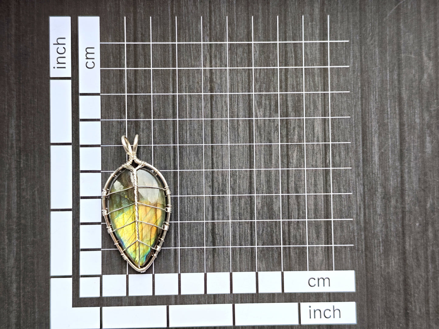 Leaf pendant with a labradorite gemstone