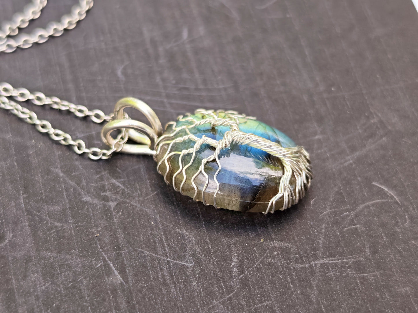 Tree pendant with a labradorite gemstone