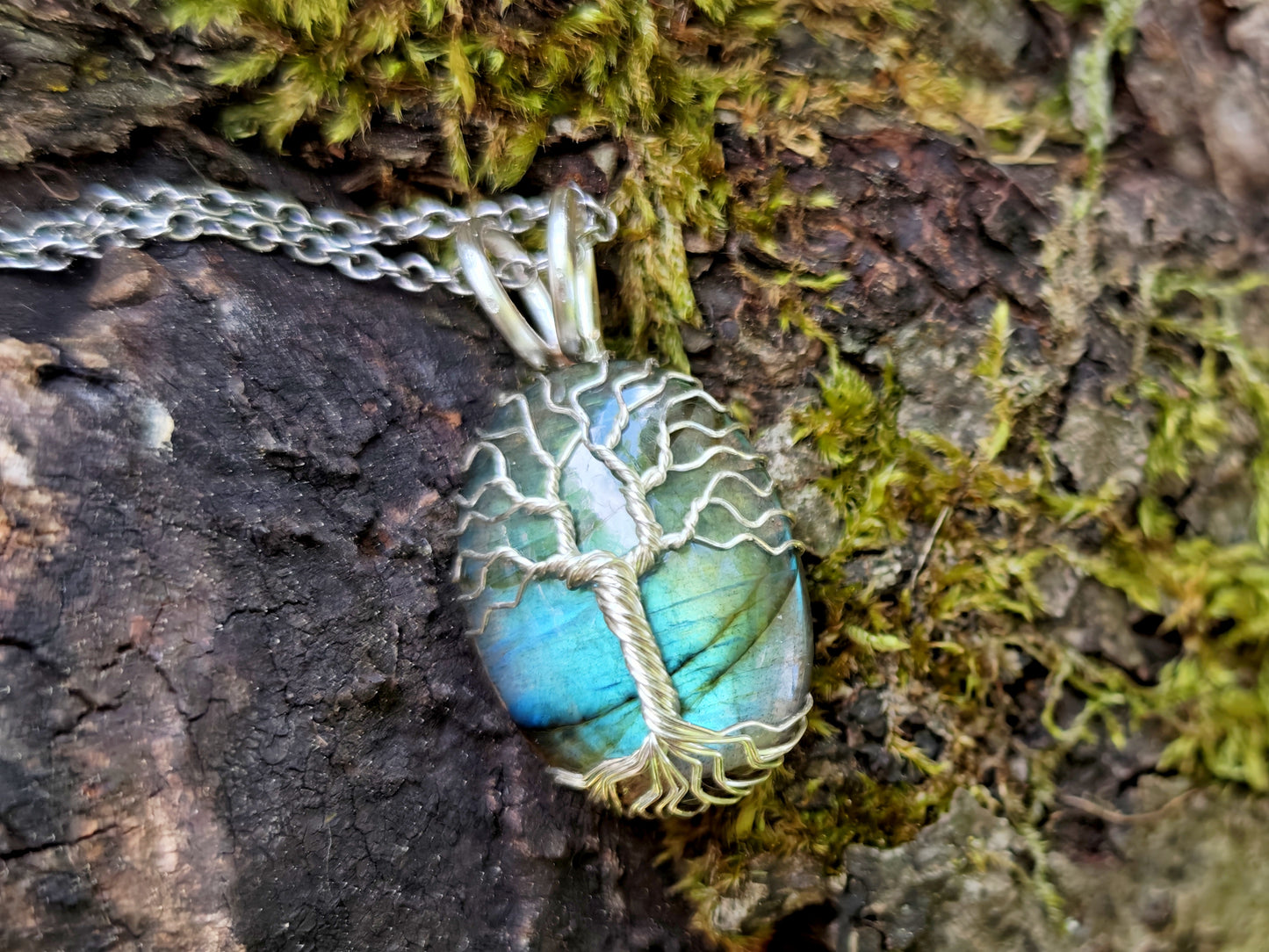 Tree pendant with a labradorite gemstone