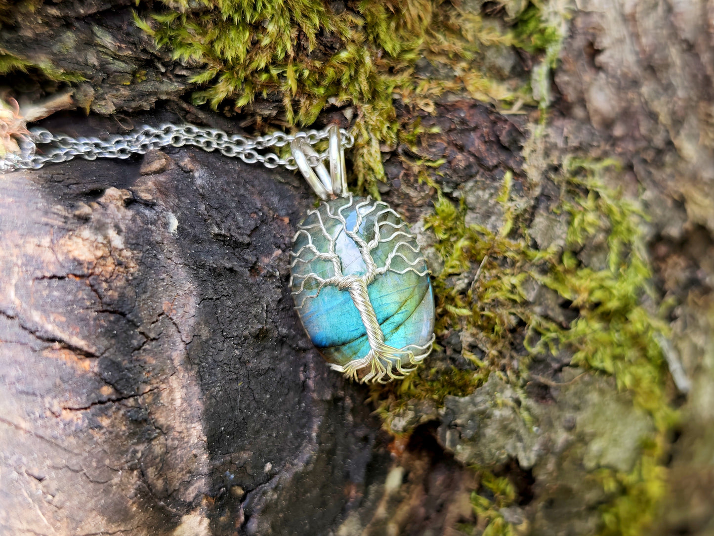 Tree pendant with a labradorite gemstone