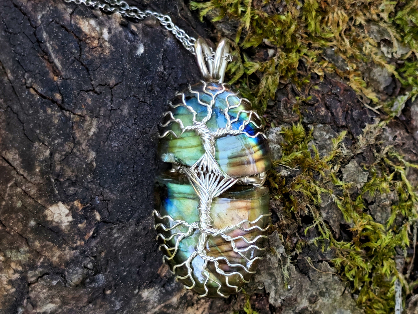 Tree pendant with a broken labradorite gemstone