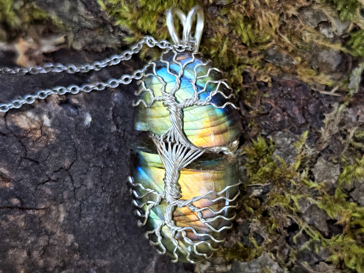 Tree pendant with a broken labradorite gemstone