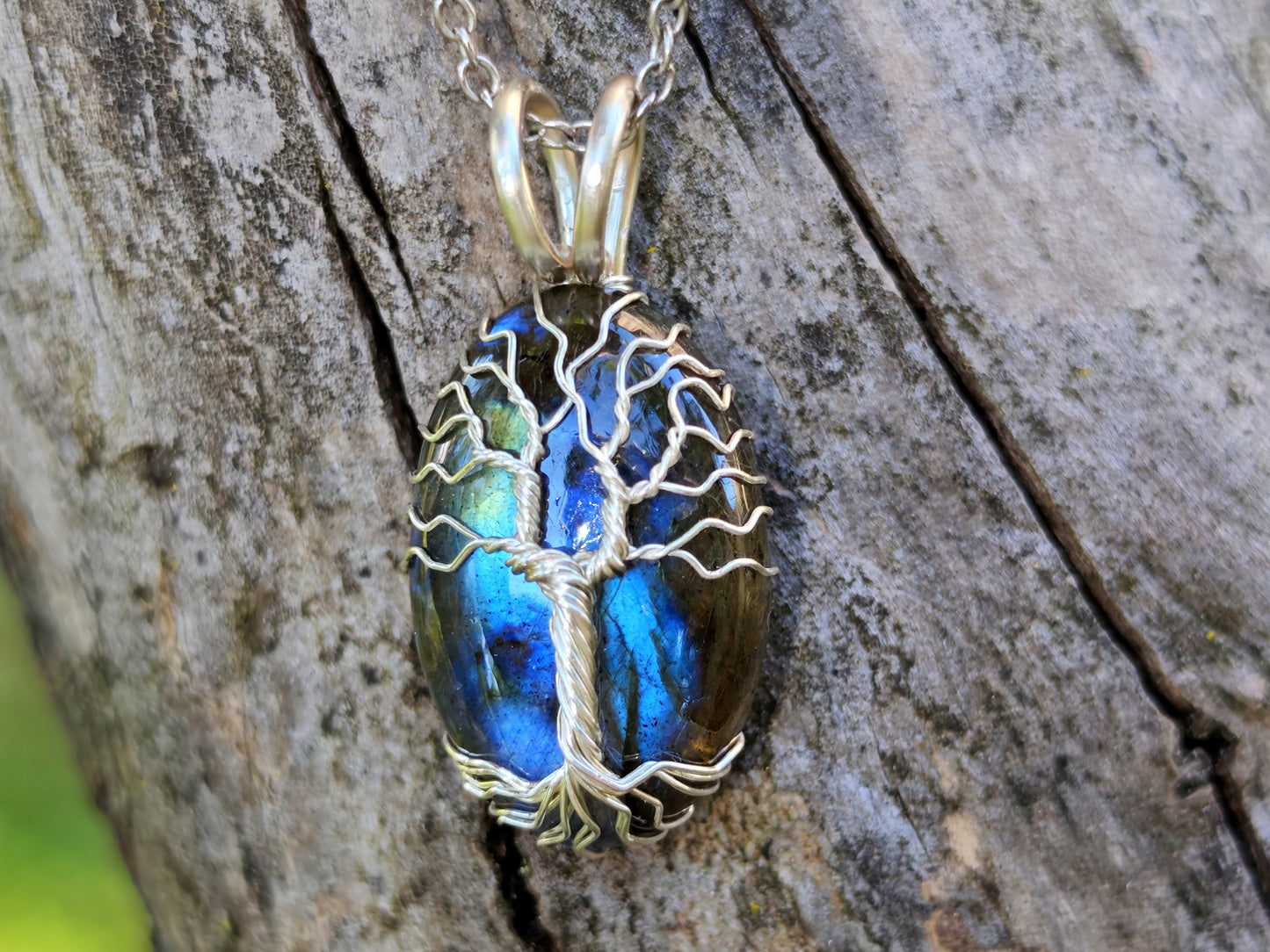 Tree pendant with a labradorite gemstone