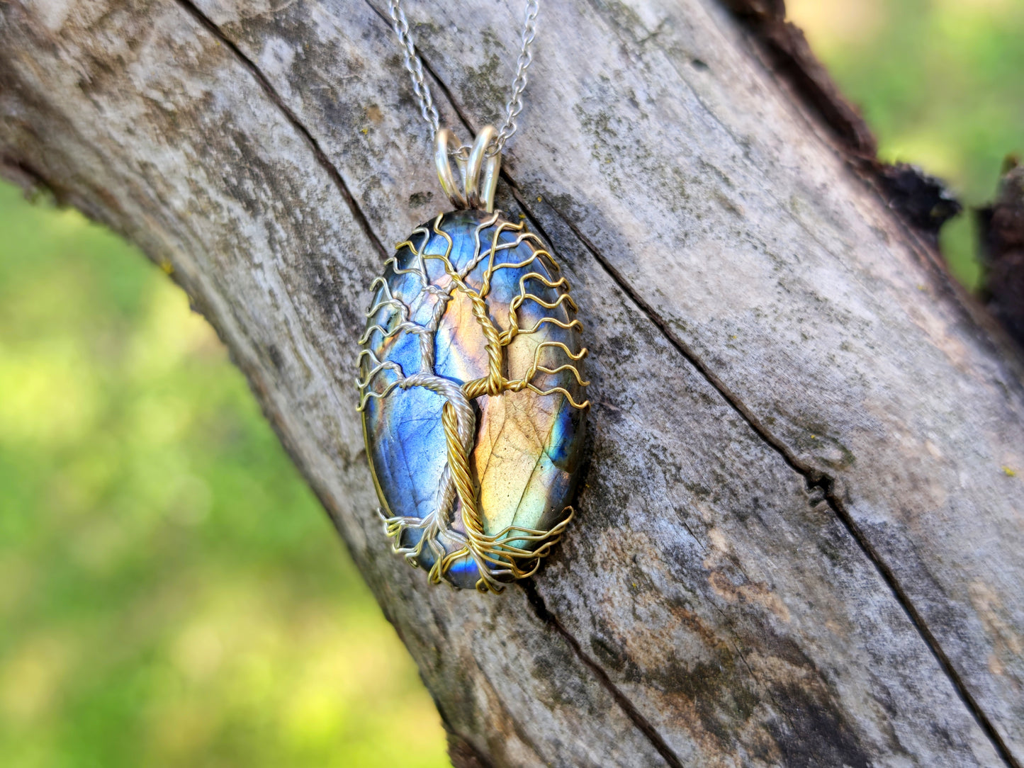 Fantasy inspired pendant: The Two Trees