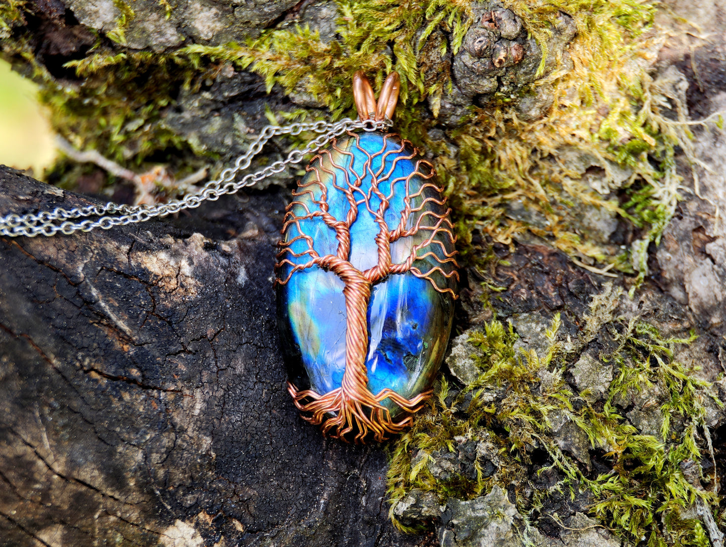 Tree pendant with a labradorite gemstone