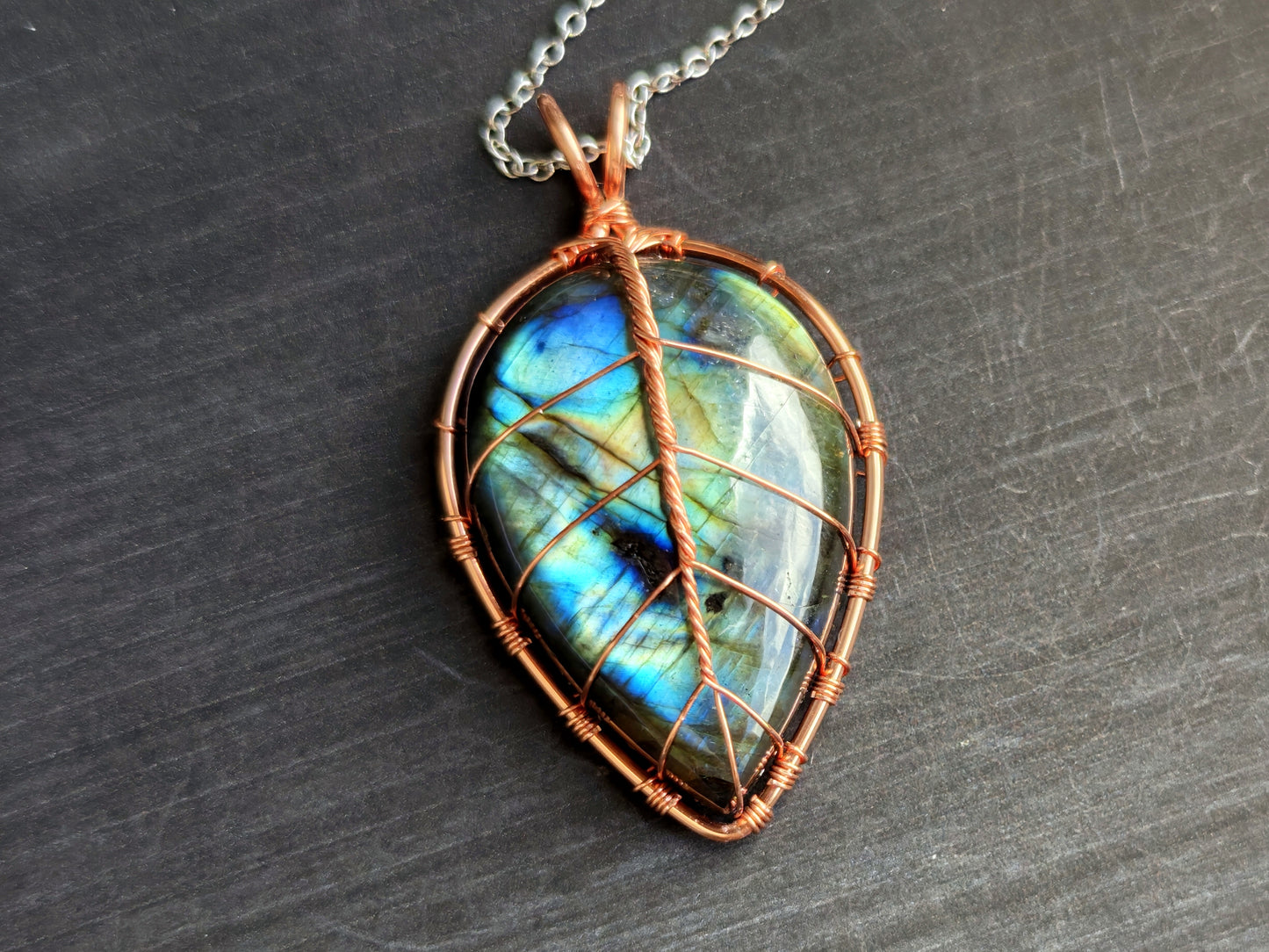 Leaf pendant with a labradorite gemstone