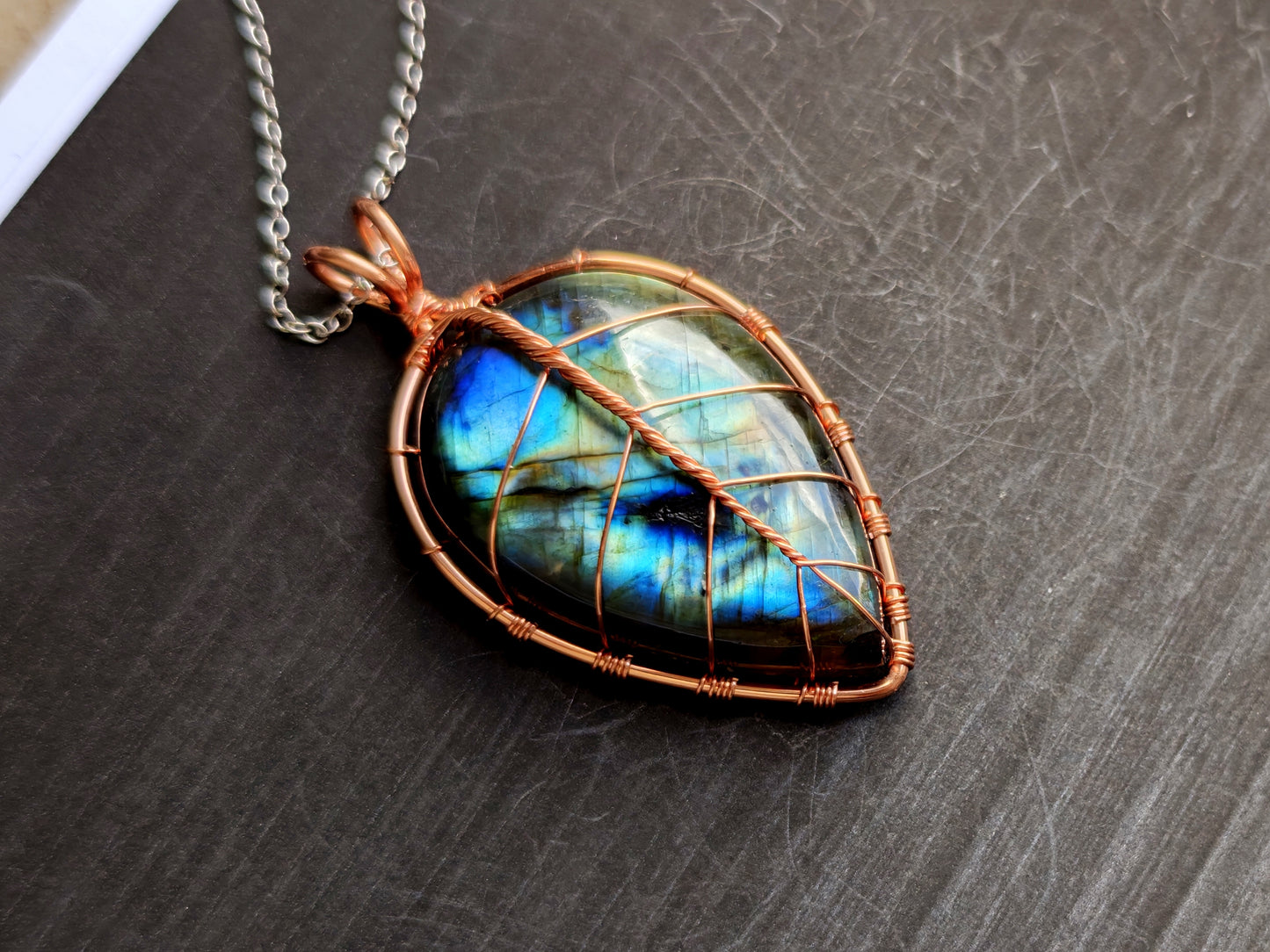 Leaf pendant with a labradorite gemstone