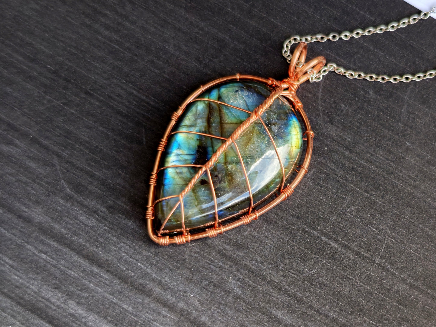 Leaf pendant with a labradorite gemstone