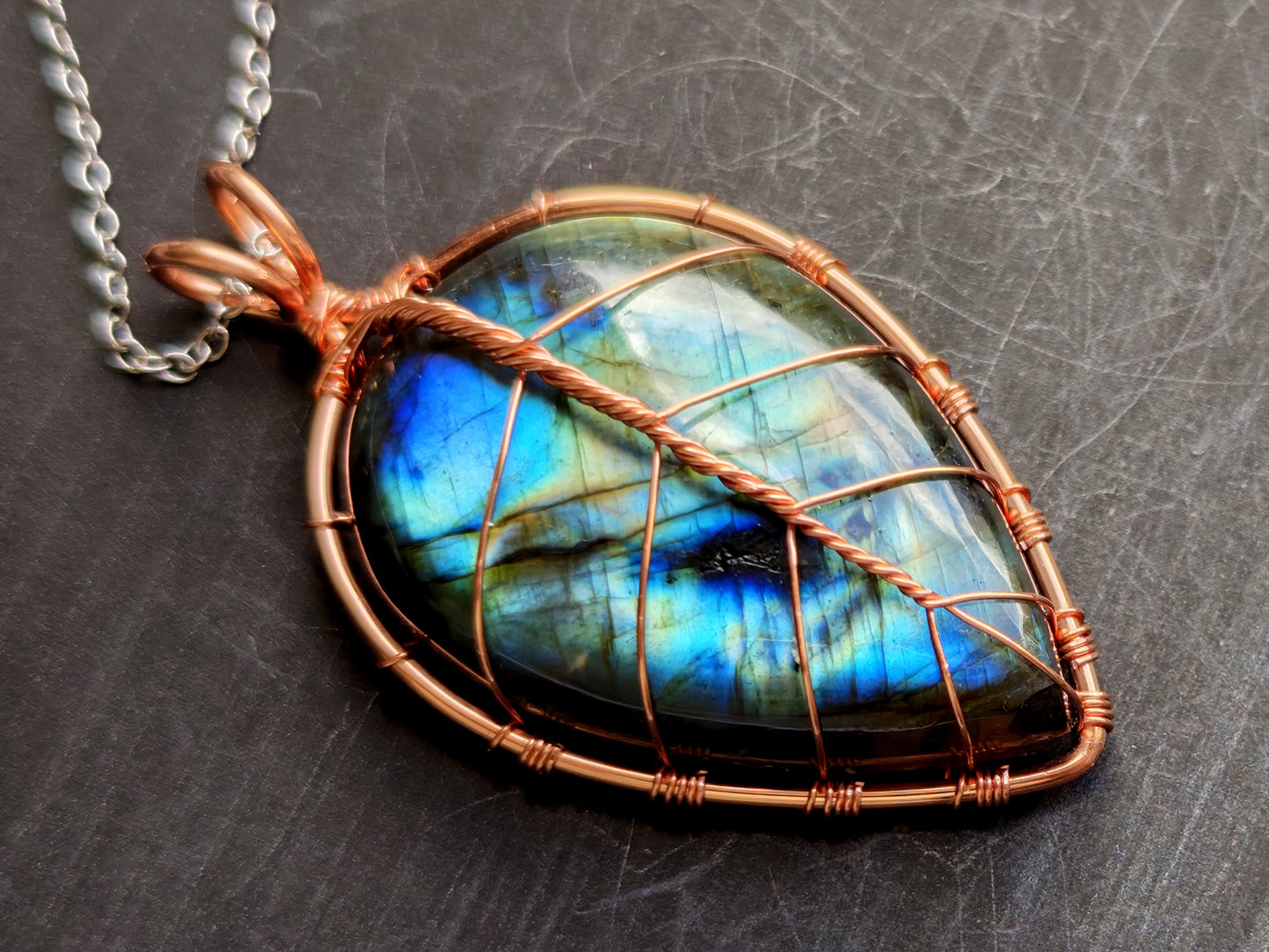 Leaf pendant with a labradorite gemstone
