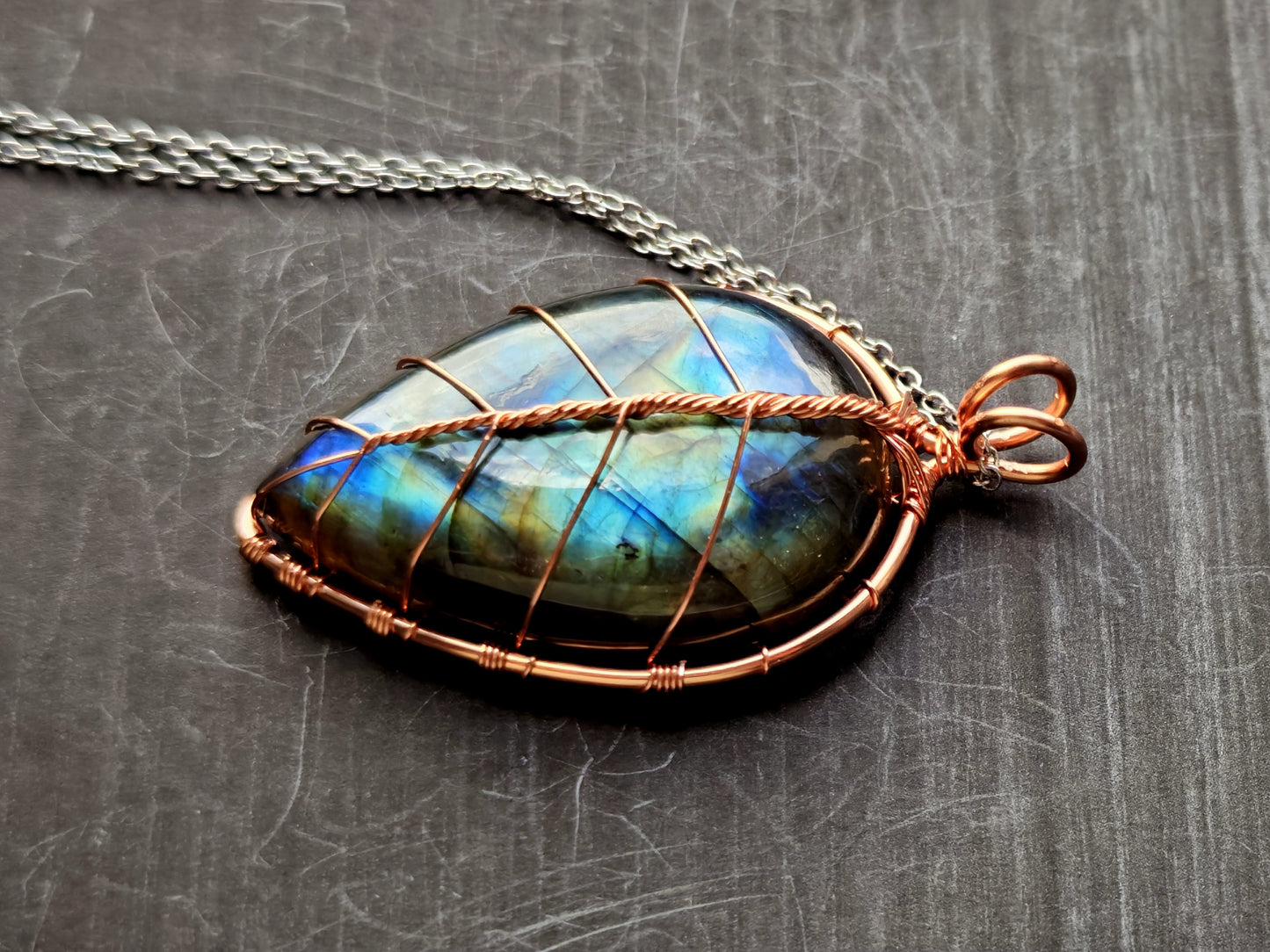 Leaf pendant with a labradorite gemstone