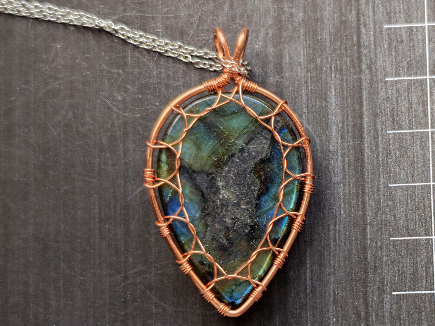 Leaf pendant with a labradorite gemstone