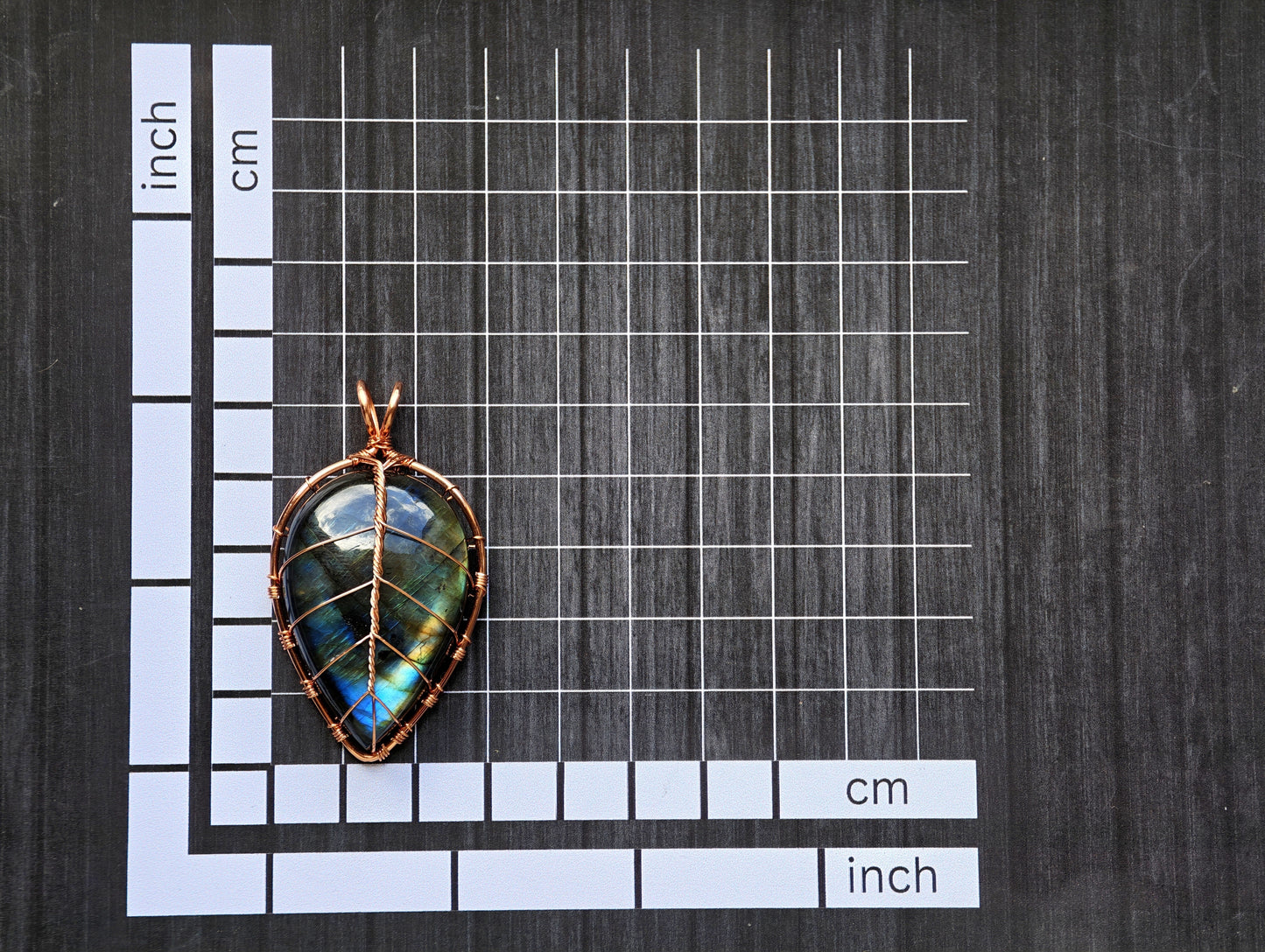 Leaf pendant with a labradorite gemstone