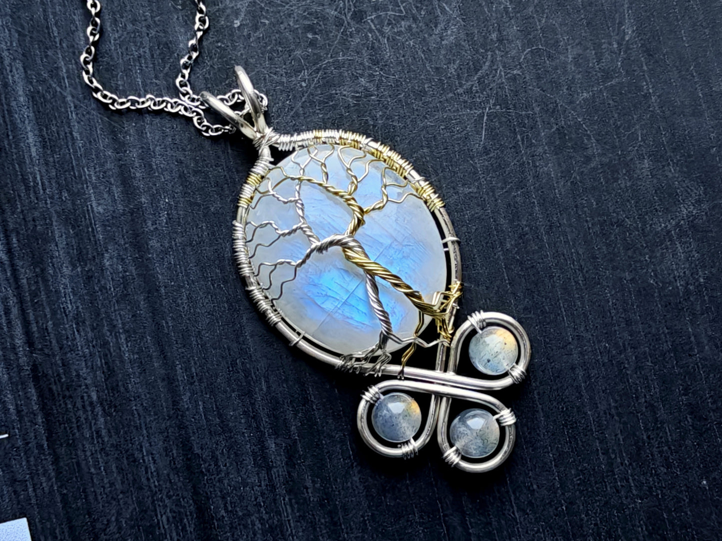 Fantasy inspired pendant: The Two Trees