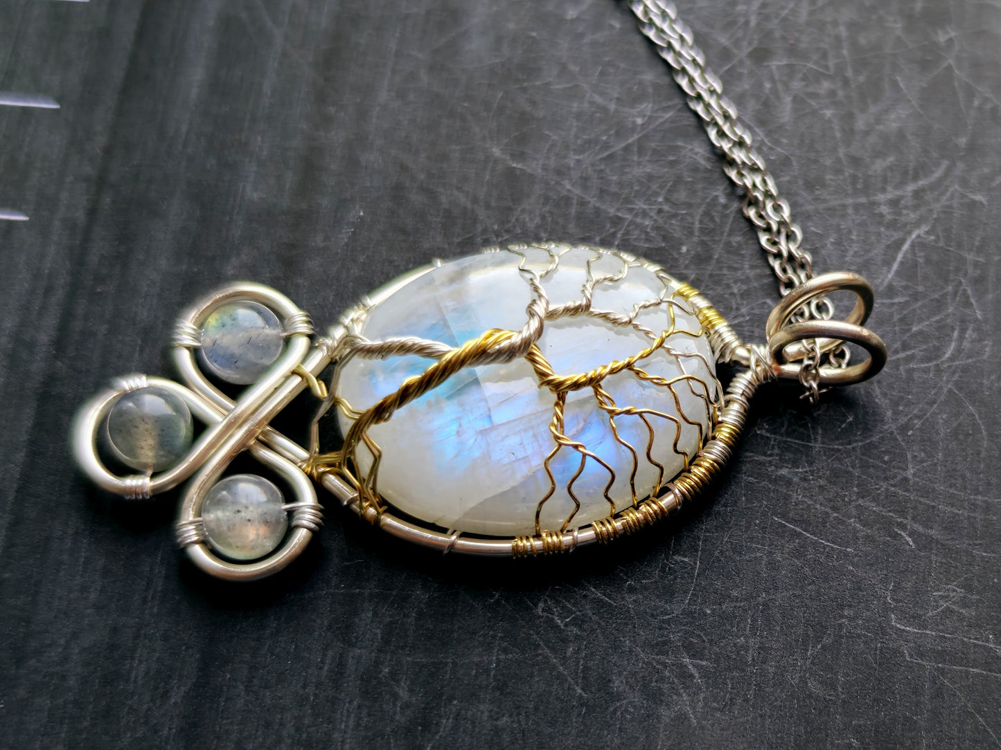 Fantasy inspired pendant: The Two Trees
