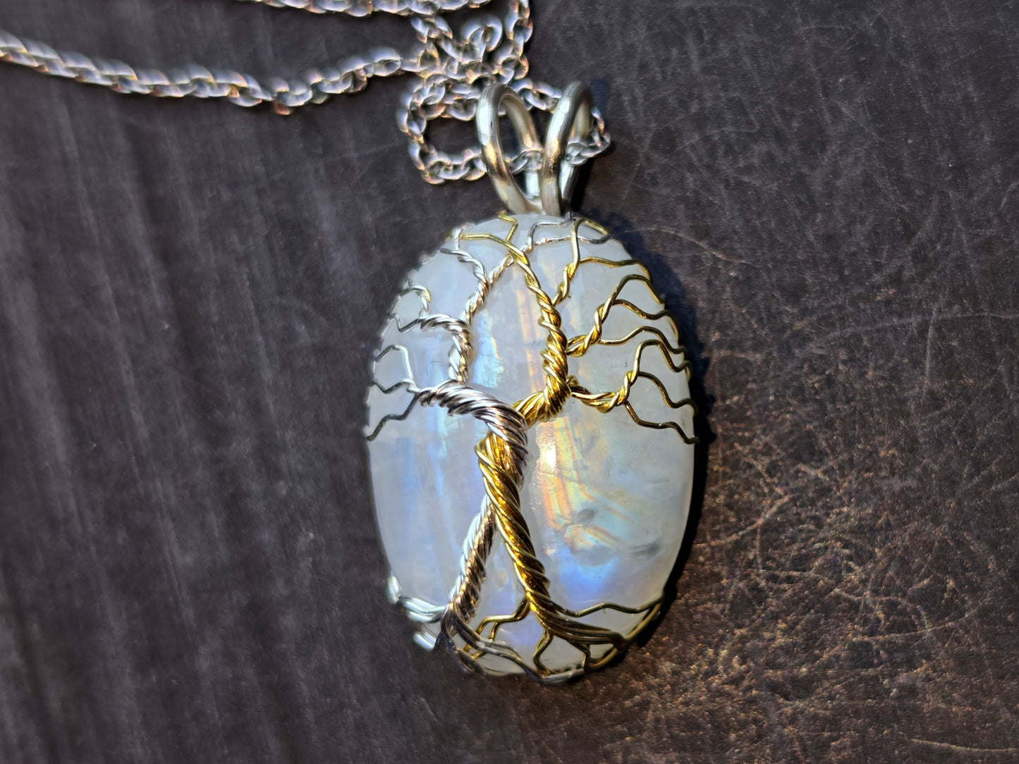 Fantasy inspired pendant: The Two Trees