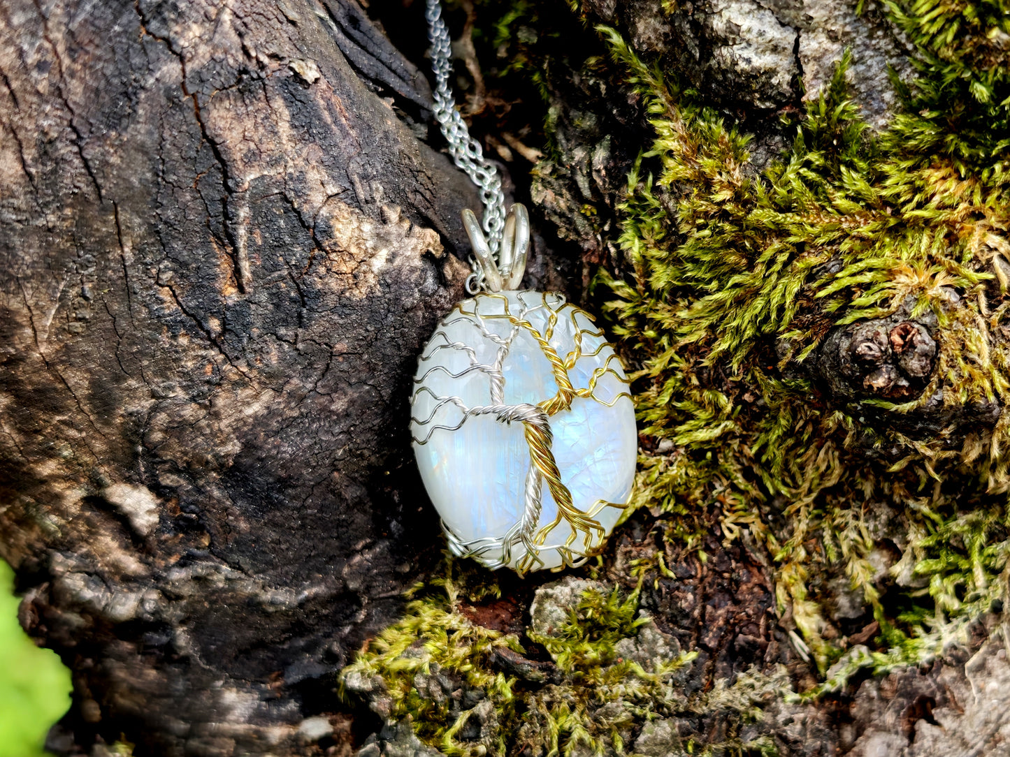 Fantasy inspired pendant: The Two Trees
