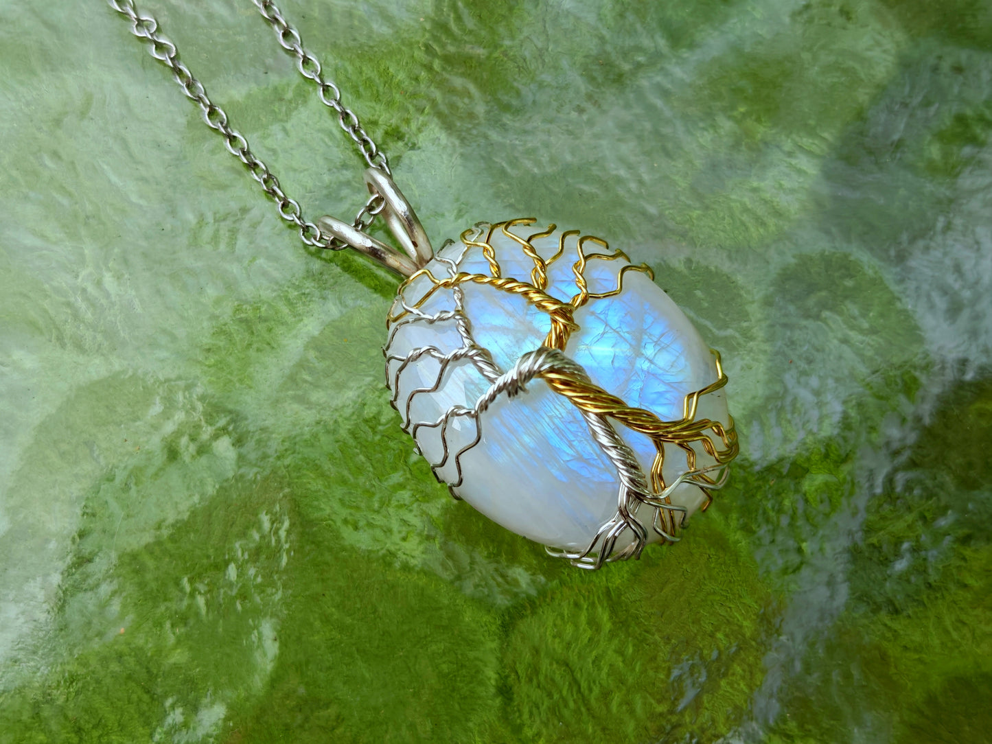 Fantasy inspired pendant: The Two Trees