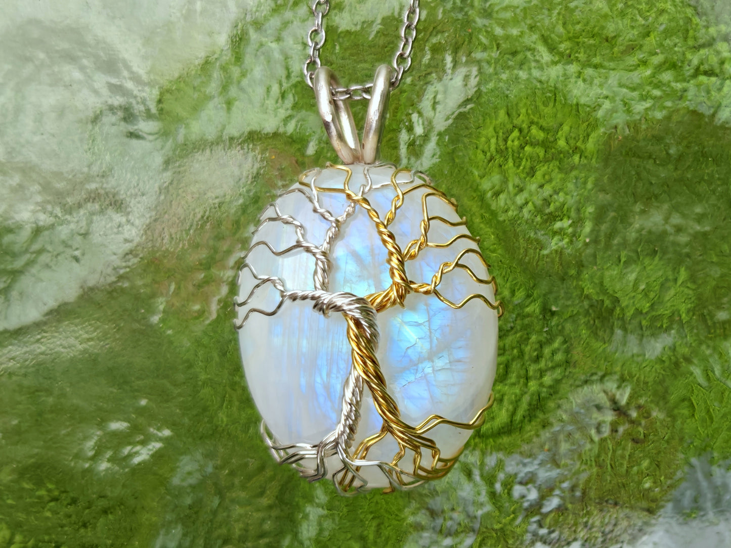 Fantasy inspired pendant: The Two Trees